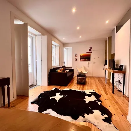 Bright And Sunny Apartment-2
