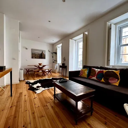 Bright And Sunny Apartment-3