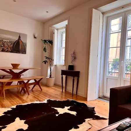 Bright And Sunny Apartment-3